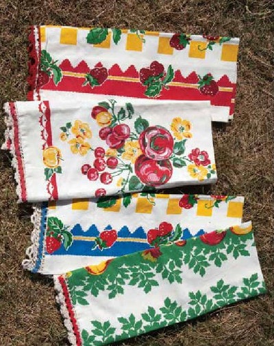 Retro Christmas Towels with Hand Crocheted Trim 