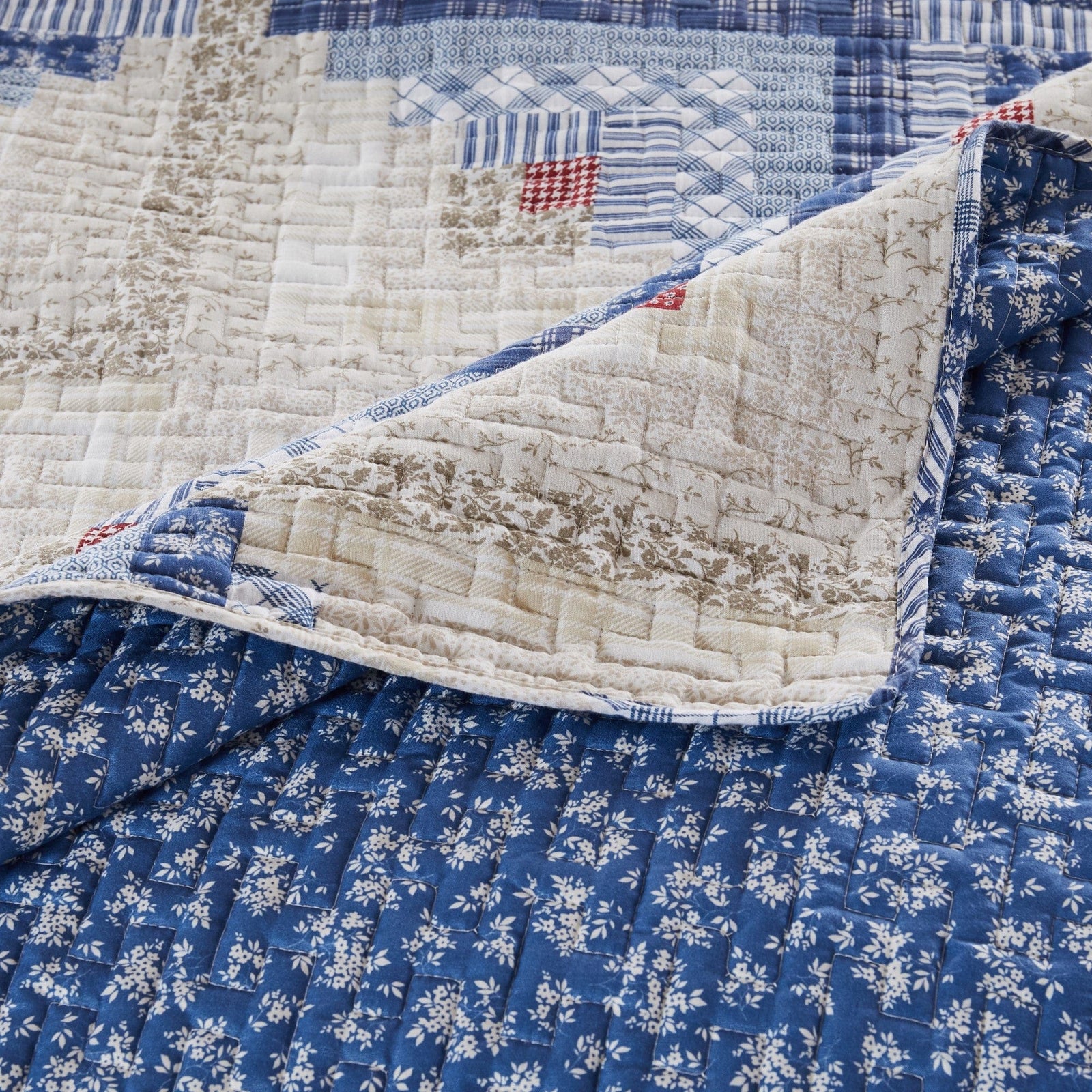Cottage Cabin Quilt Set