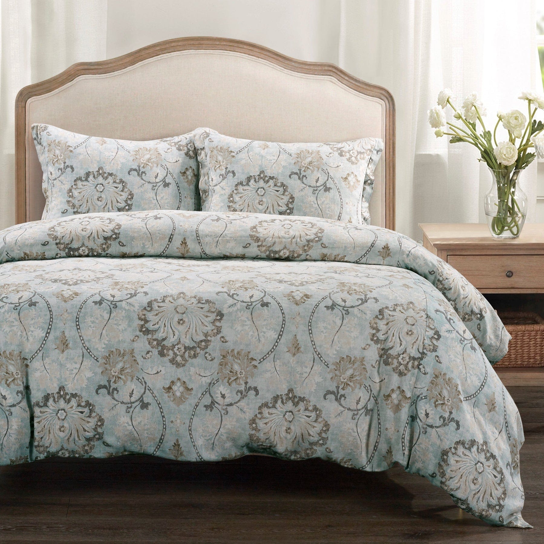 Dalia Comforter Set