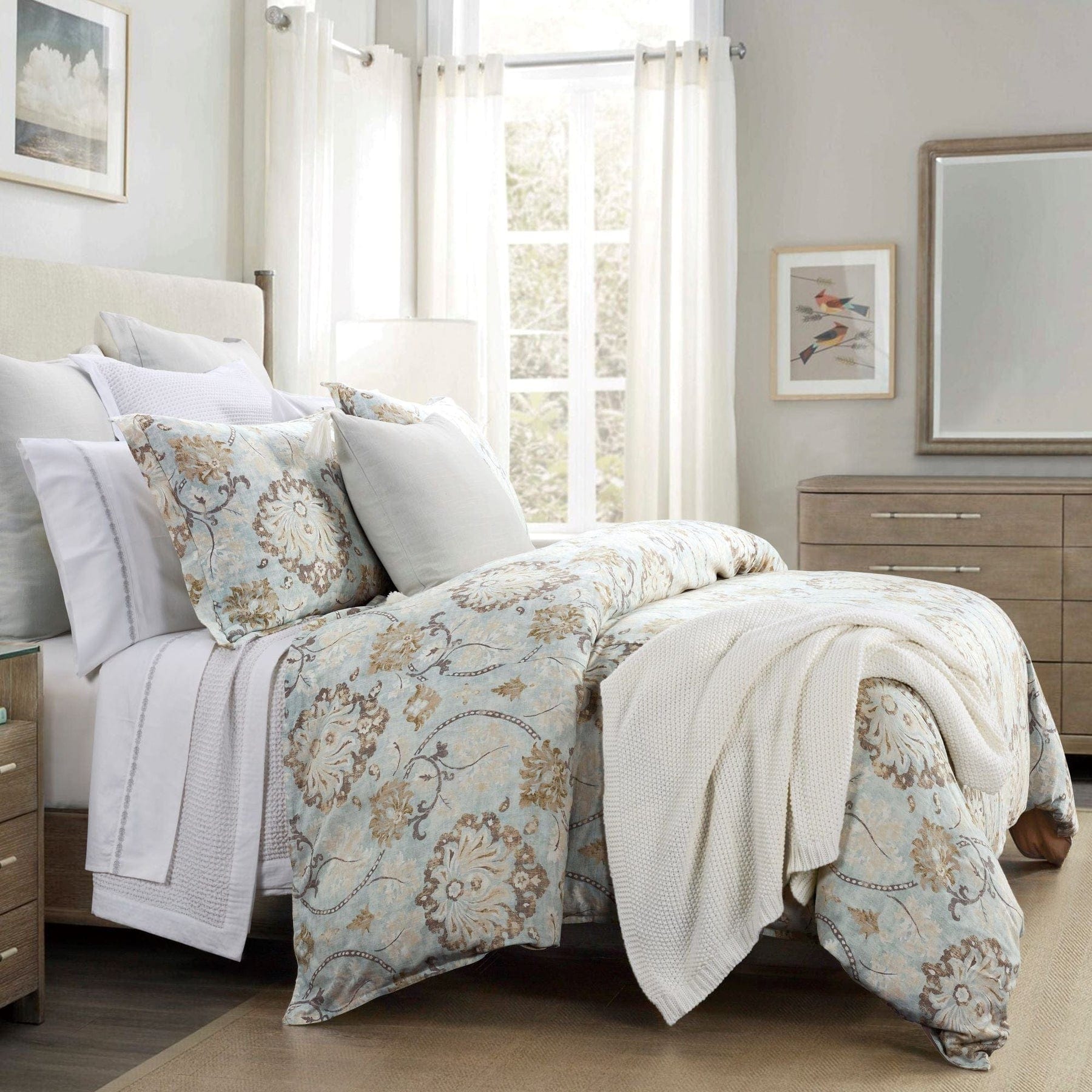 Dalia Comforter Set