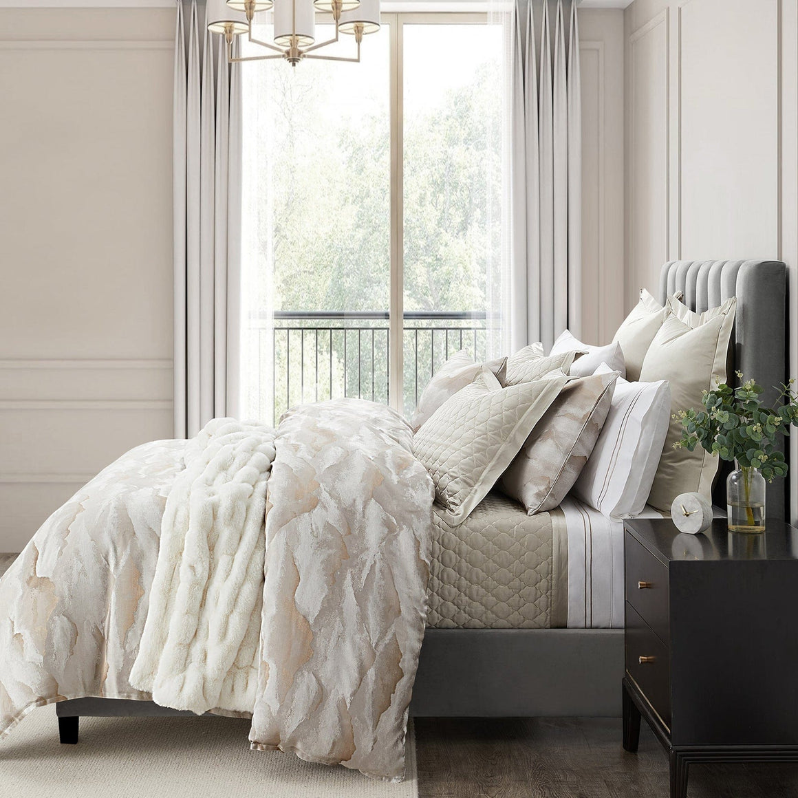 Serenity Modern Jacquard Comforter Set