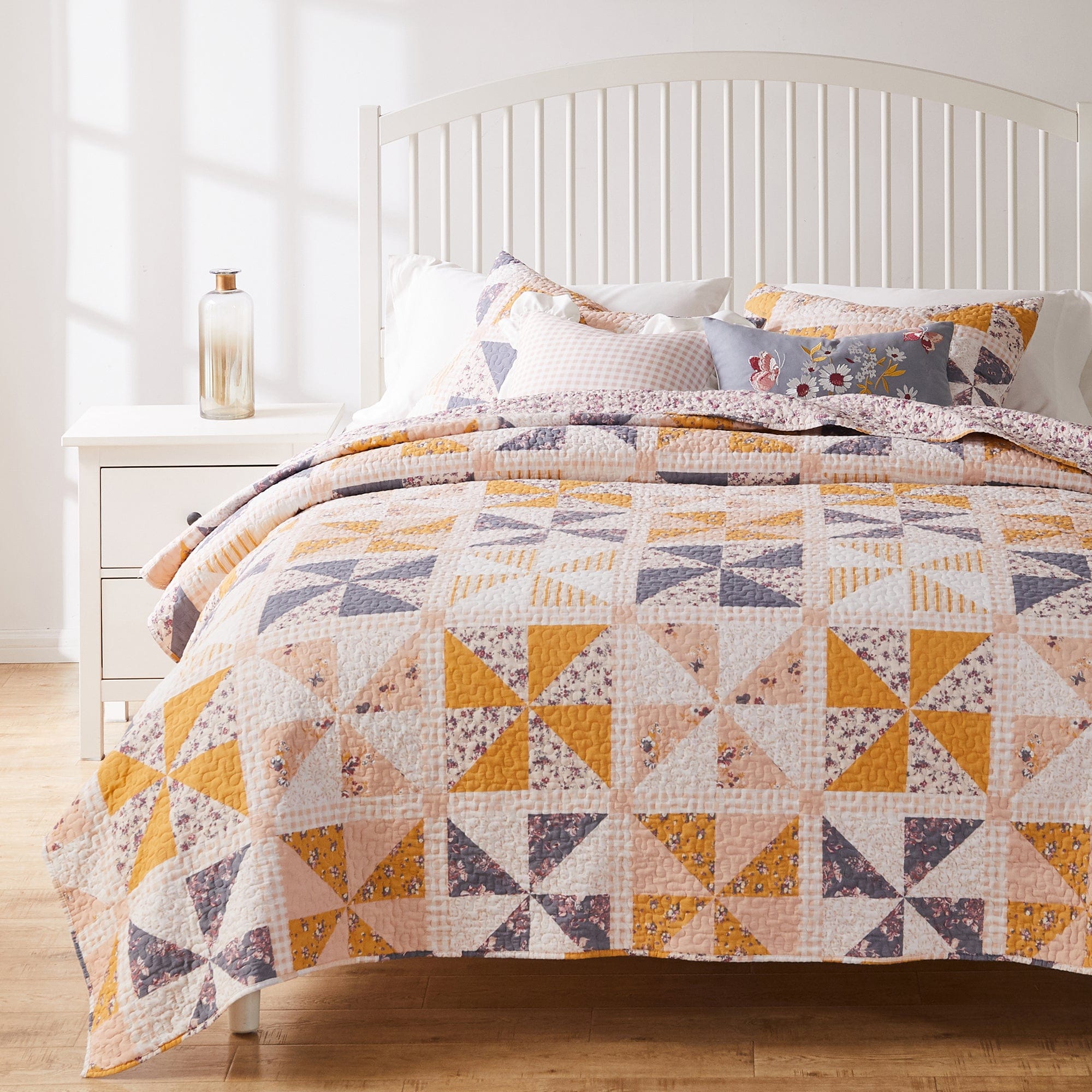 Pinwheel and Posy Quilt Set