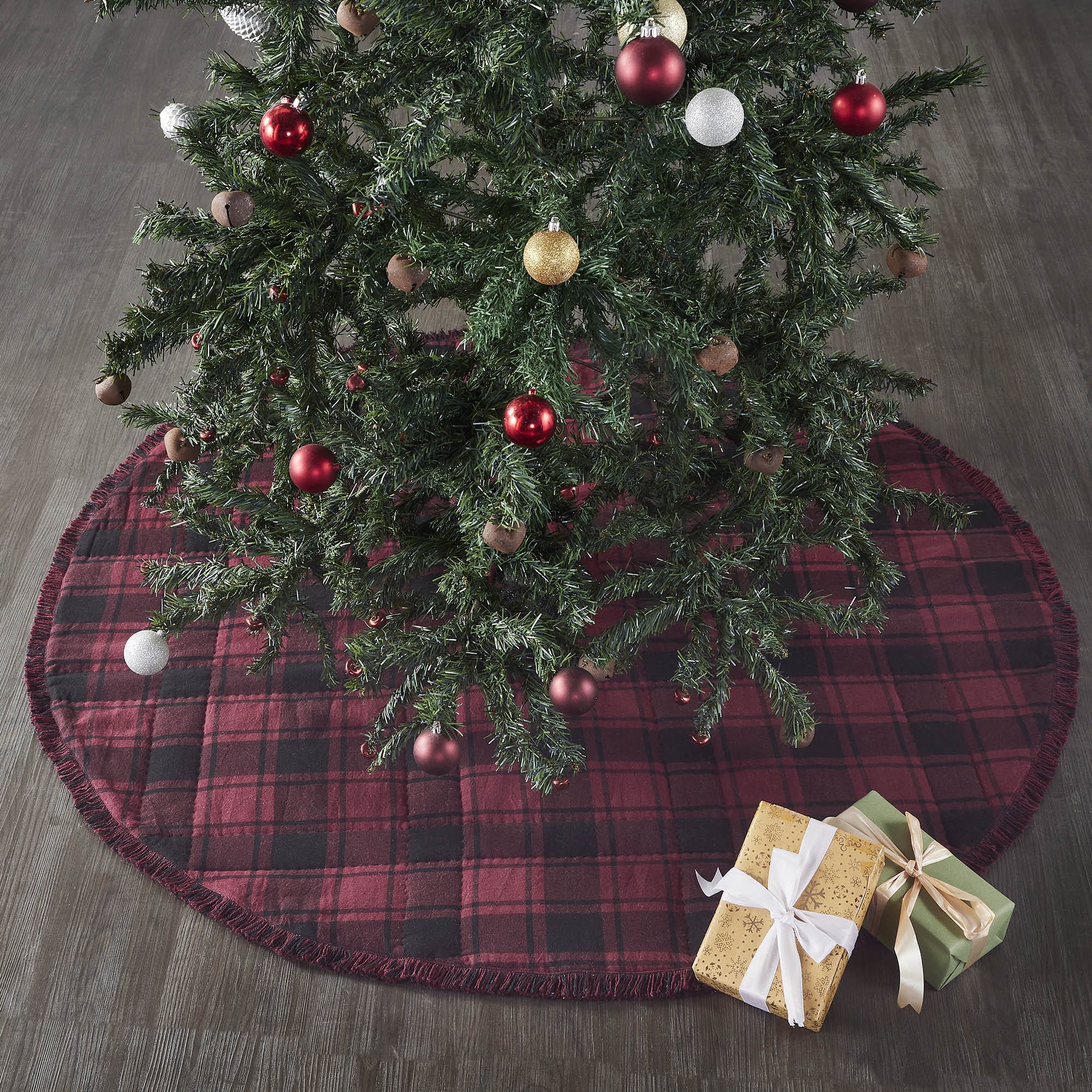 Cumberland Plaid Quilted Tree Skirt