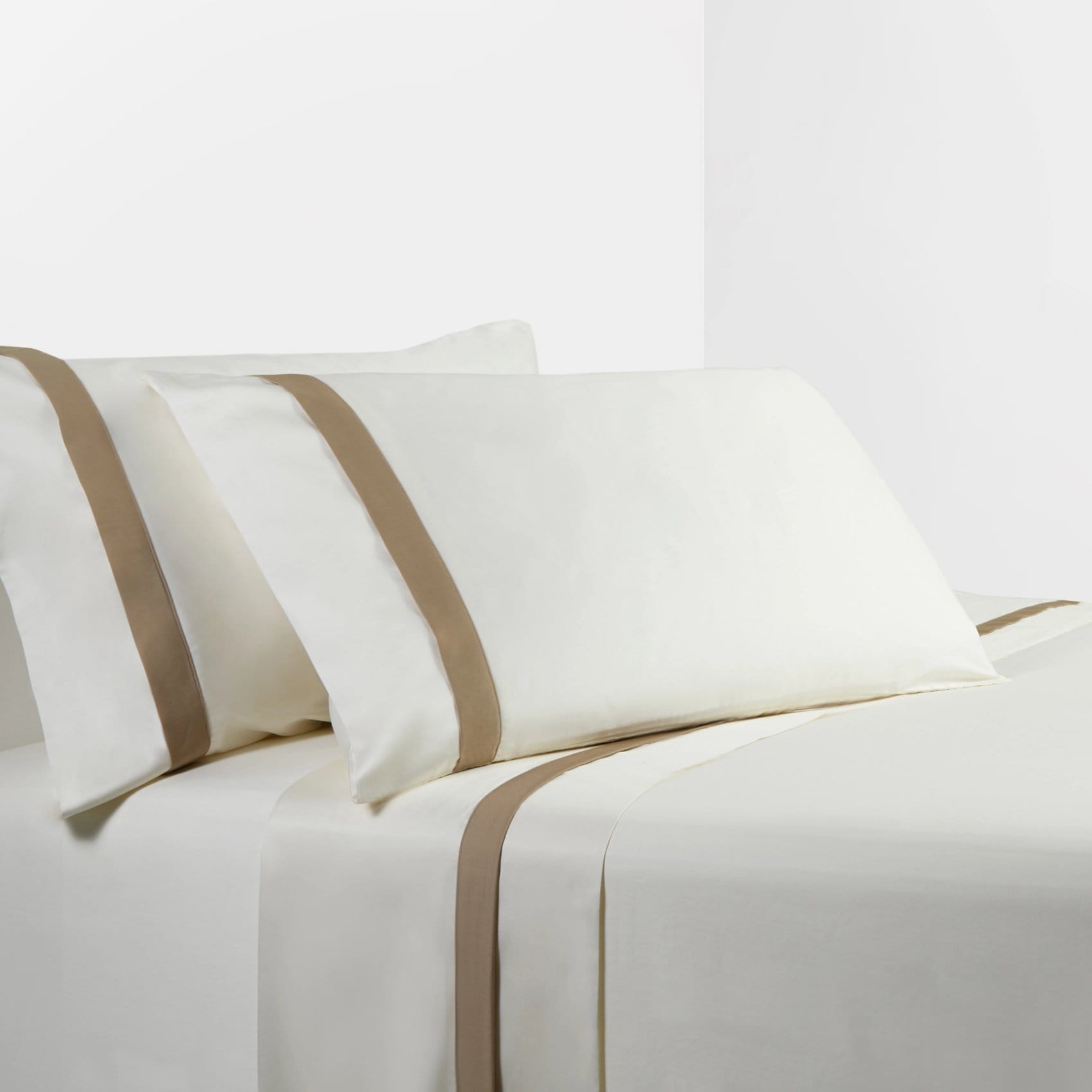 Cream Sheet Set with Tan Flange