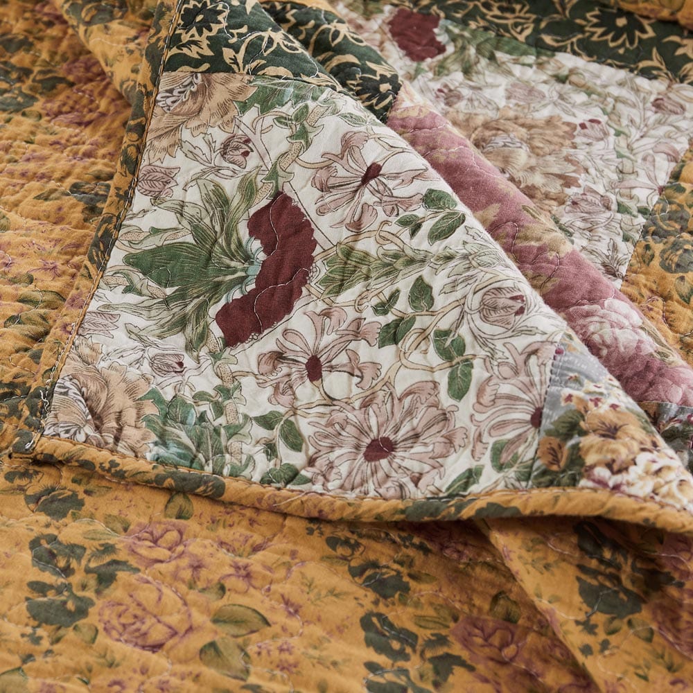 Antique Chic Quilt Set