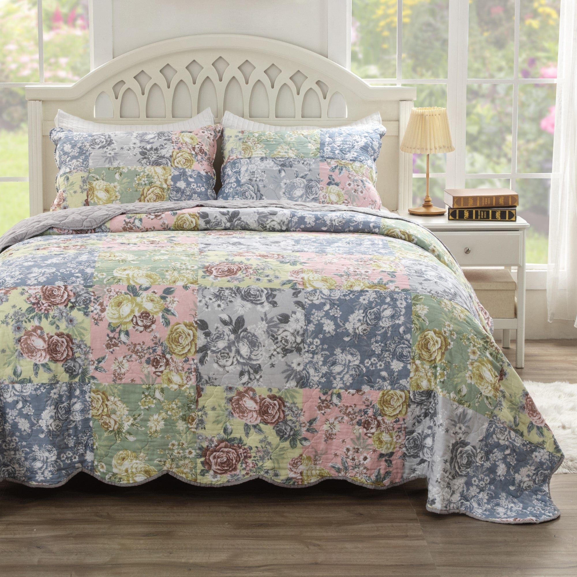 Emma Floral Quilt Set