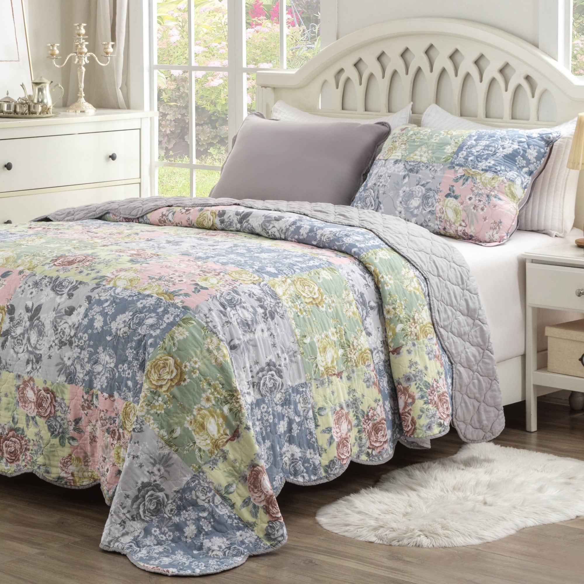 Emma Floral Quilt Set