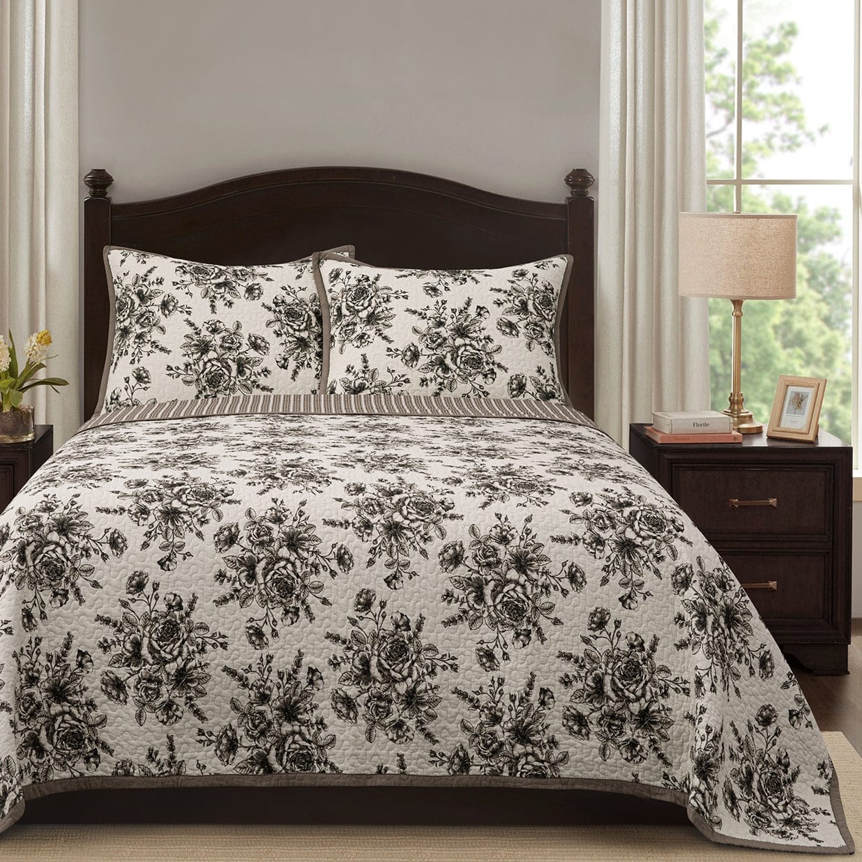 Lyla Floral Print Reversible Quilt Set