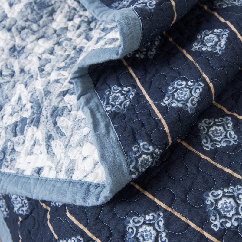 Skyler Reversible Quilt Set